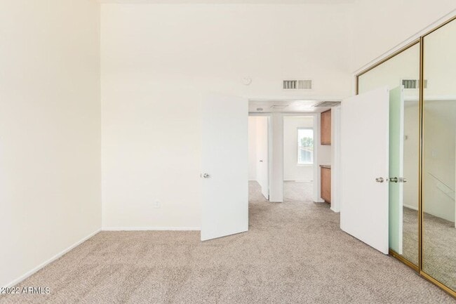 Building Photo - 2415 W Greenway Rd