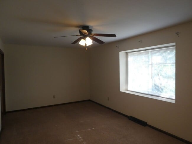 Building Photo - 1409 Joann St