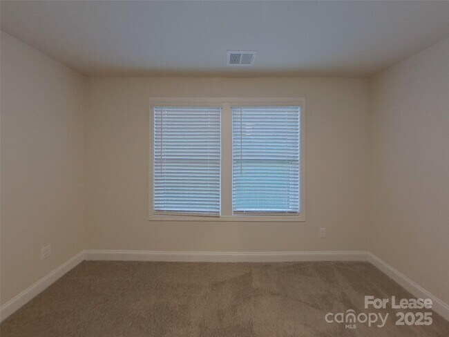 Building Photo - 137 Queenshall Rd