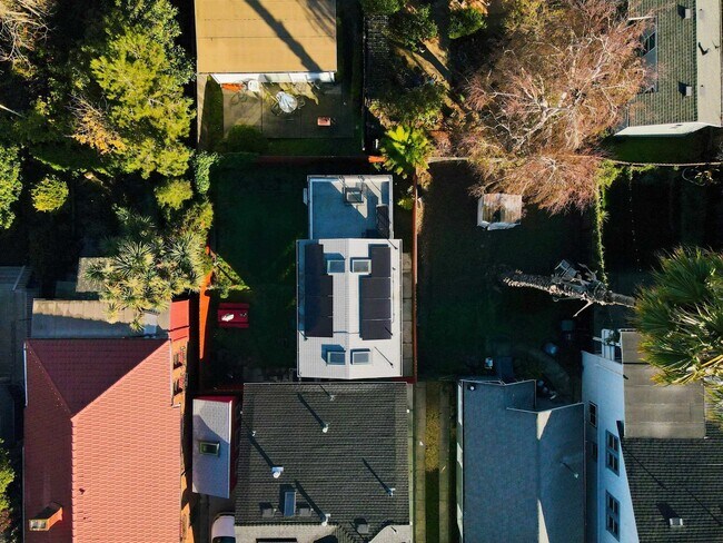 Building Photo - 820 46th St