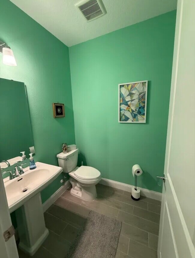 Building Photo - 16 Samantha Ct