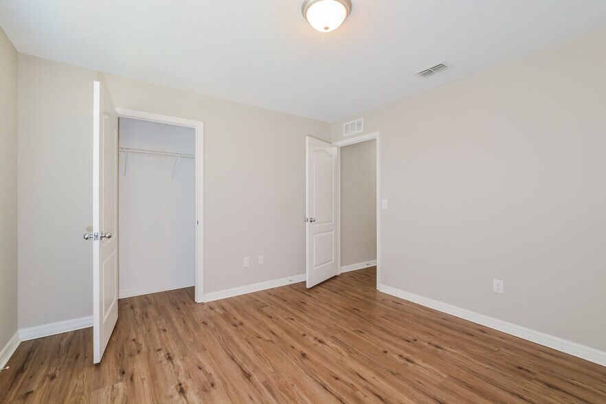 Building Photo - 3286 Landing Vw