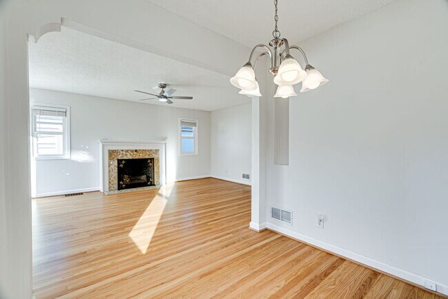 Building Photo - 1937 NE Dekum St