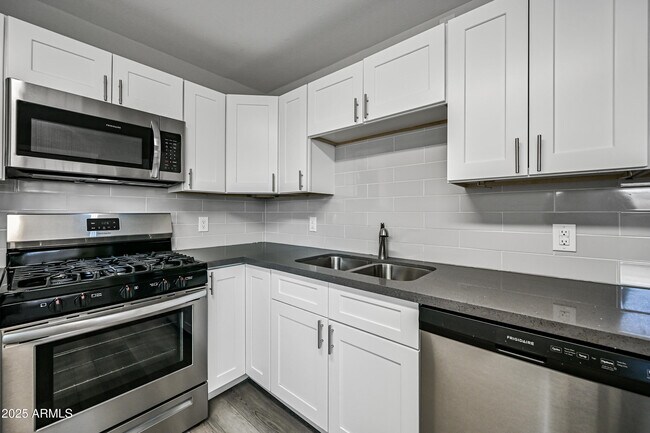 Building Photo - 1241 E McKinley St