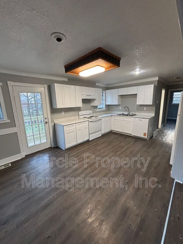 Building Photo - 2711 Monticello Dr NW