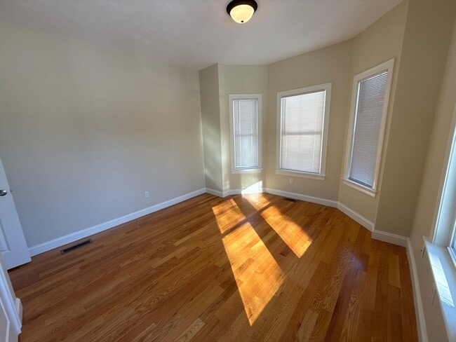 Building Photo - 14 Chapel St