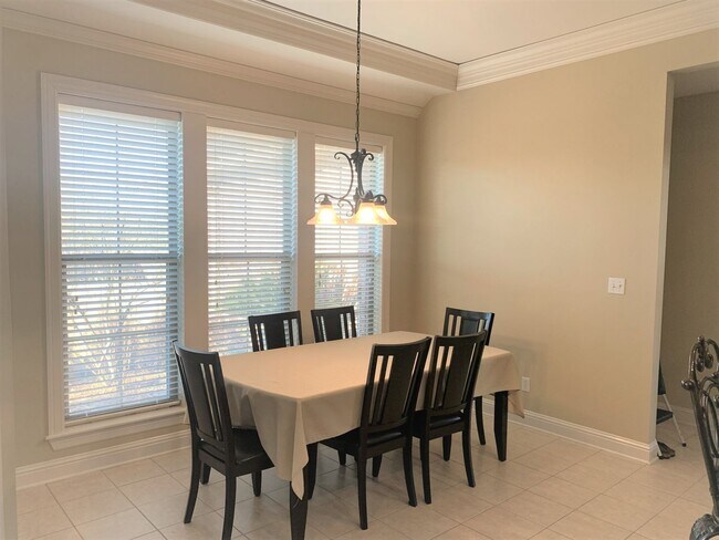 Building Photo - CARRIAGE OAKS CROSSING