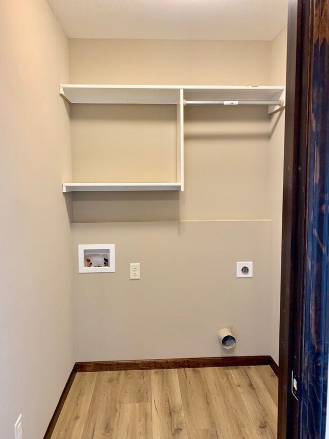 Building Photo - 8712 E Harry St