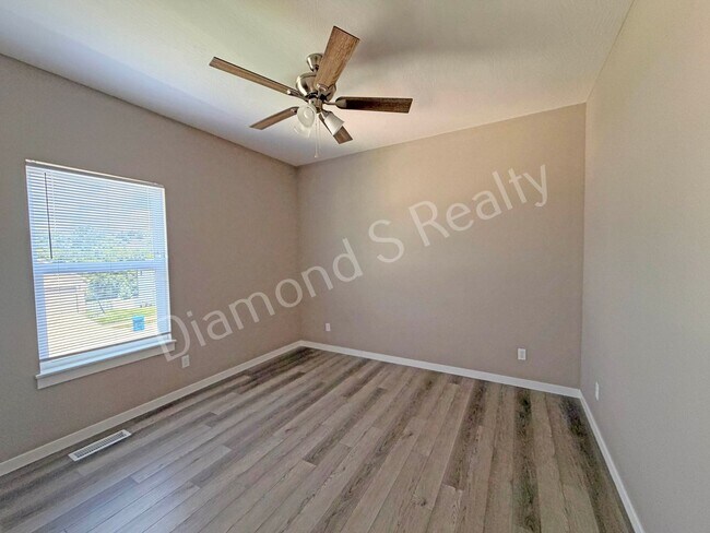 Building Photo - 2124 N Bradbury Ln