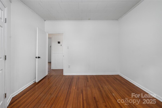 Building Photo - 387 Woodlawn Ave