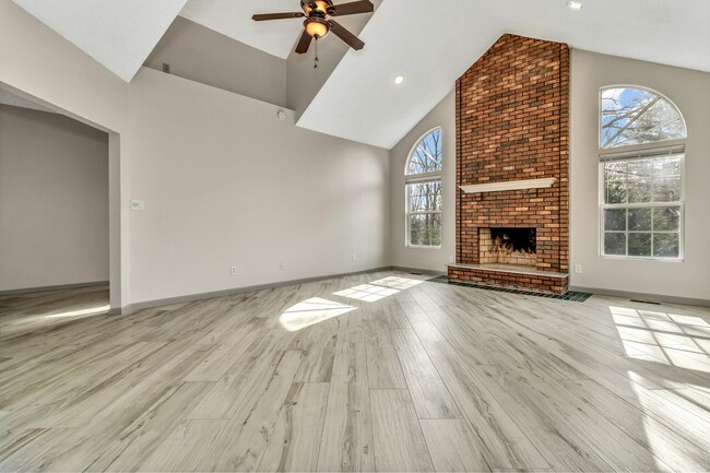 Building Photo - 12 Bethel Dr