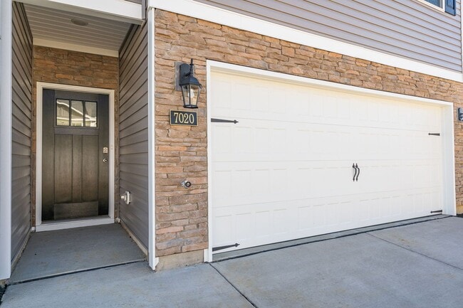 Building Photo - New Construction in Brightwood Farms! End unit!