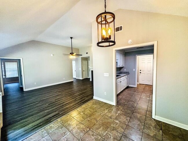 Building Photo - 217 Shadow Creek Dr