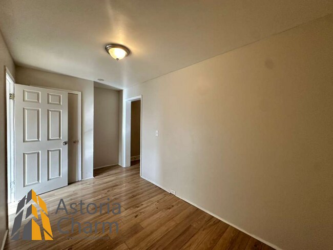 Building Photo - 910 Edmondson Ave