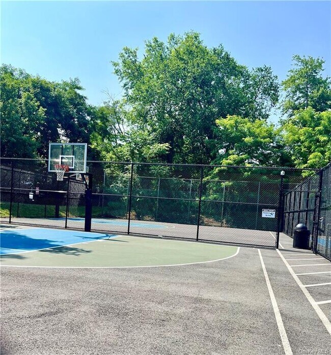 Building Photo - 40 Heritage Dr