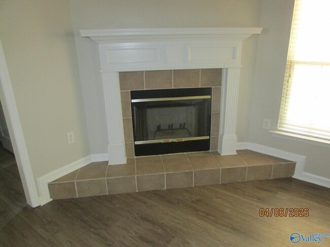 Building Photo - 226 Shadow Ct SW