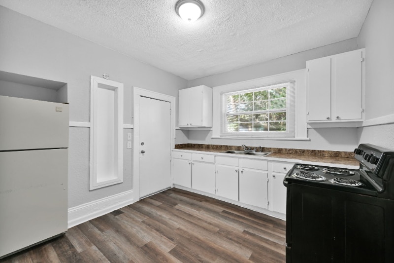 Building Photo - 326 Basswood St