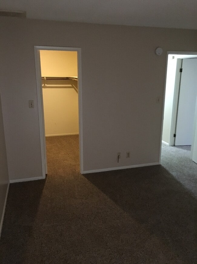 Building Photo - 2201 Pinon Springs Cir