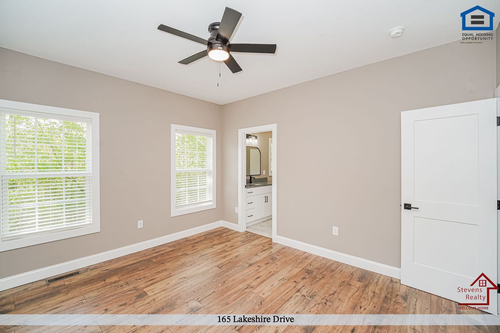 Building Photo - 165 Lakeshire Dr
