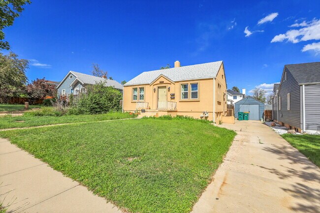 Building Photo - Charming 2-Bedroom Wheat Ridge Bungalow Near Sloan’s Lake - Available Now!