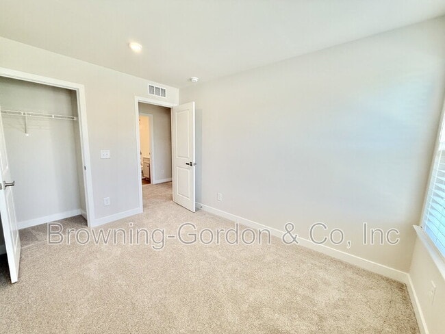 Building Photo - 813 Rivergate Pkwy