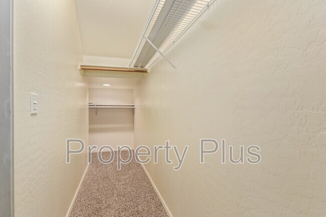 Building Photo - 8355 W Molly Ln