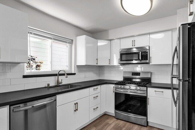 Building Photo - 1423 11th St