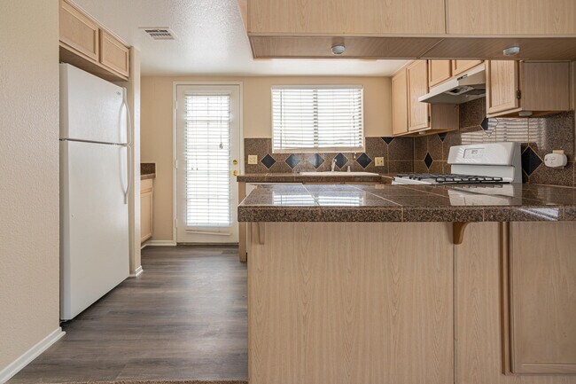 Building Photo - 450 Tava Ln