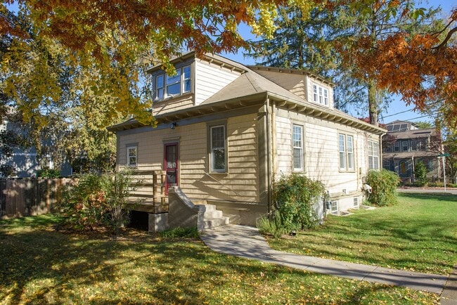 Building Photo - Coming Soon! Charming corner lot home for ...
