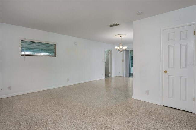 Building Photo - 1225 Casabella Dr