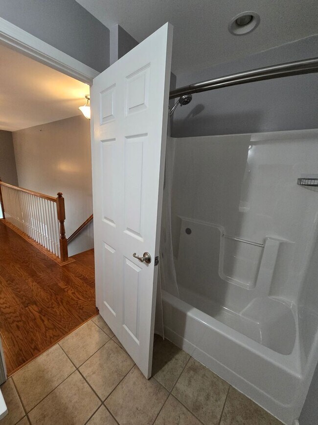 Building Photo - Entertainers Dream - Beautifully maintained 3 Bedroom Townhouse in Haymaker Pointe