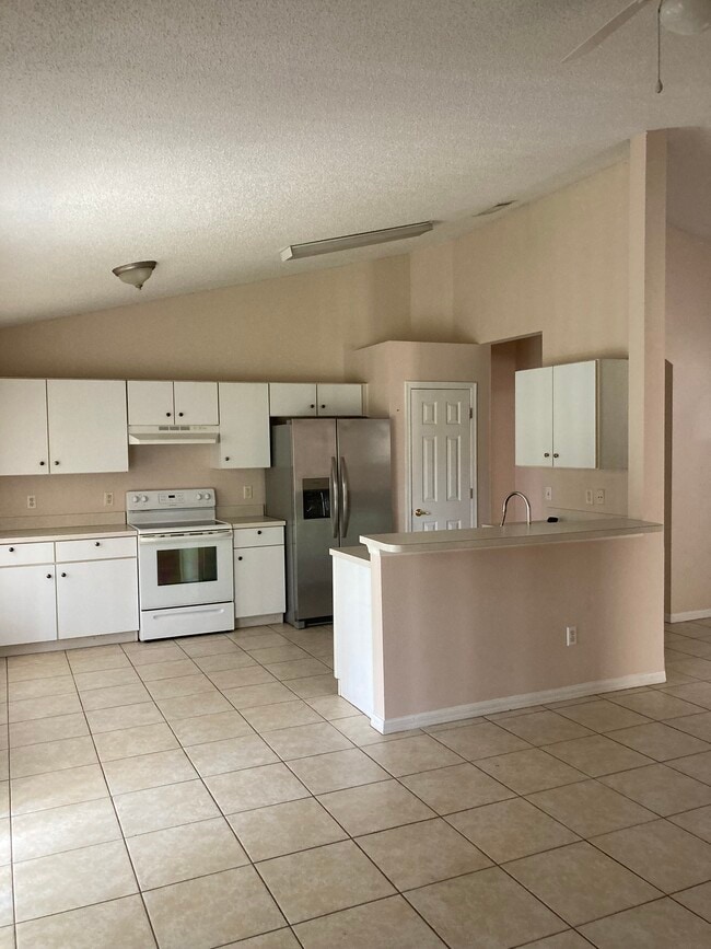 Building Photo - 2742 Cullens Ct