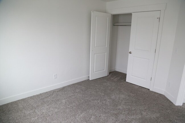 Building Photo - 181 E 550 N