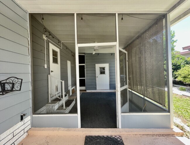 Building Photo - 12196 Fairway Ave