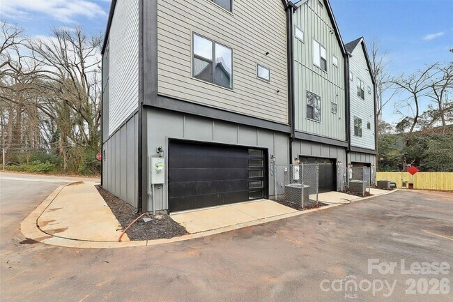 Building Photo - 1110 Ivan Dr