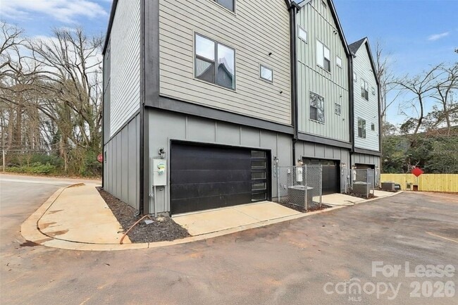 Building Photo - 3436 Brookshire Blvd