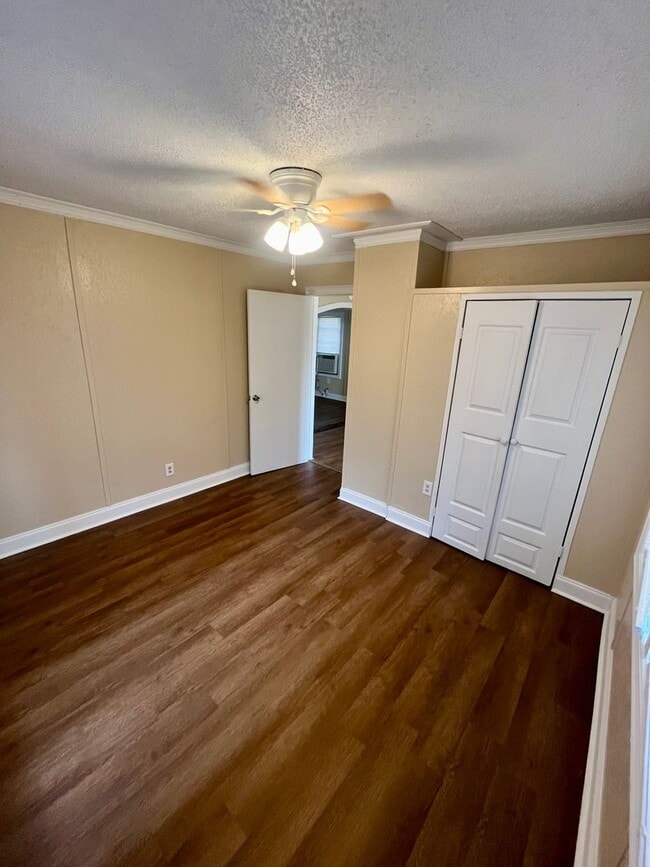 Building Photo - 3 Bed/1 Bath Home