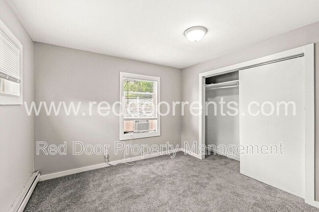 Building Photo - 972 Edgemont Ave