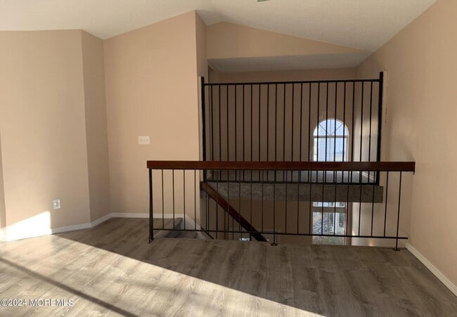 Building Photo - 30 Tulip Ln