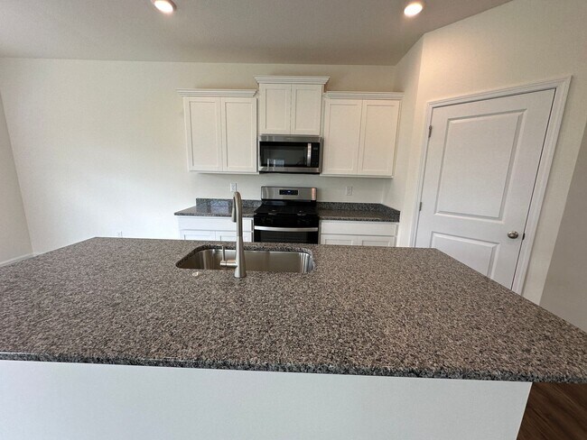 Building Photo - BRAND NEW 2026 Build! Modern Bungalow in the Heart of Maryville
