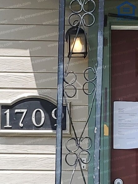 Building Photo - 1709 NW Smith Ave