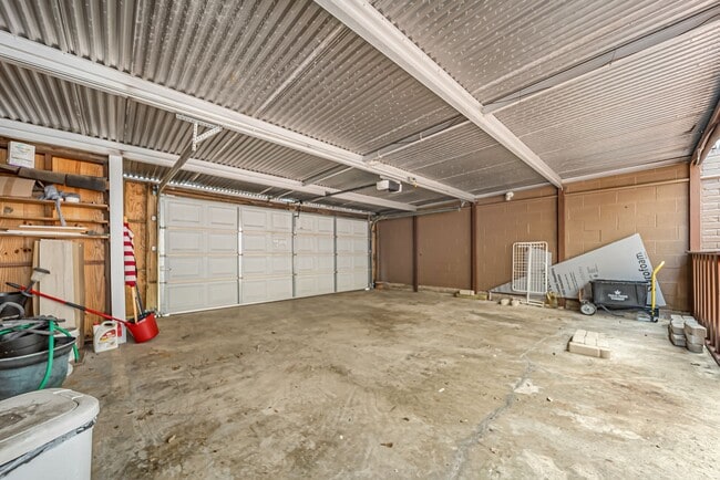 Building Photo - 10732 Briar Forest Dr