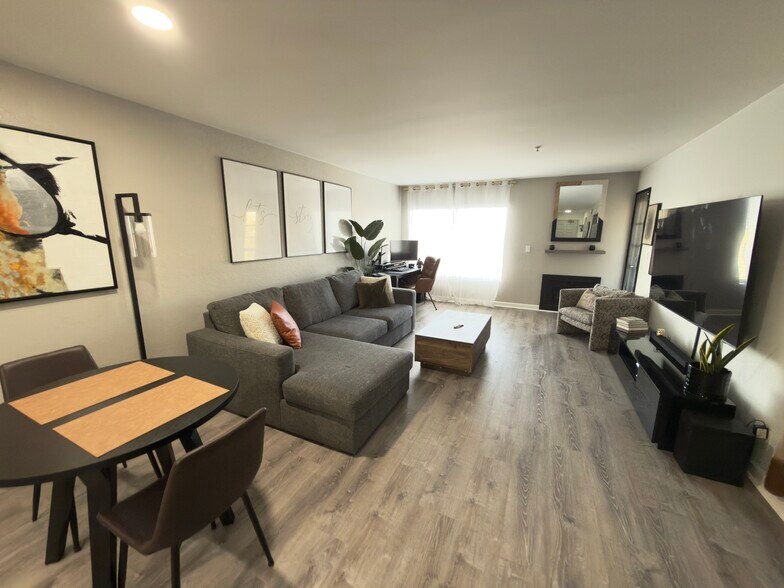 Building Photo - 5605 Friars Rd