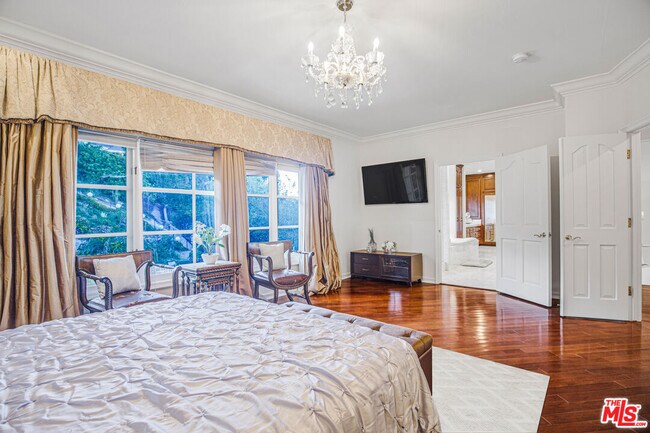 Building Photo - 6111 County Oak Rd