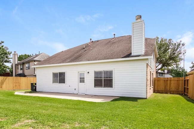 Building Photo - 22835 W Waterlake