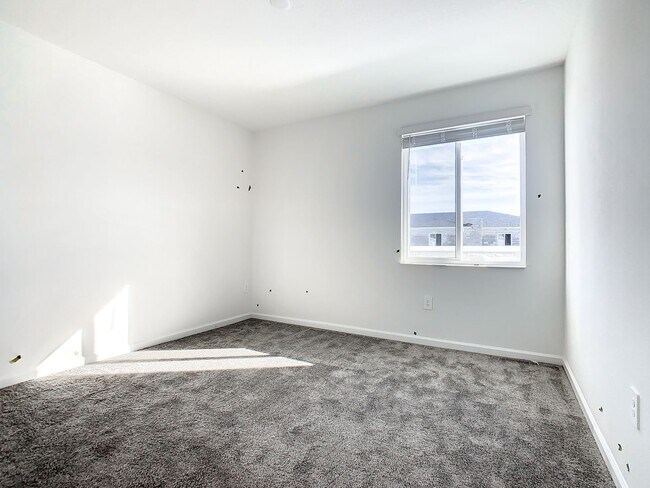 Building Photo - 409 Bogey Dr