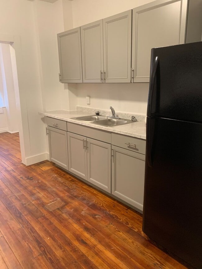 Building Photo - Video in Photos-2 Bedroom Home Near Farquhar Park-York City SD