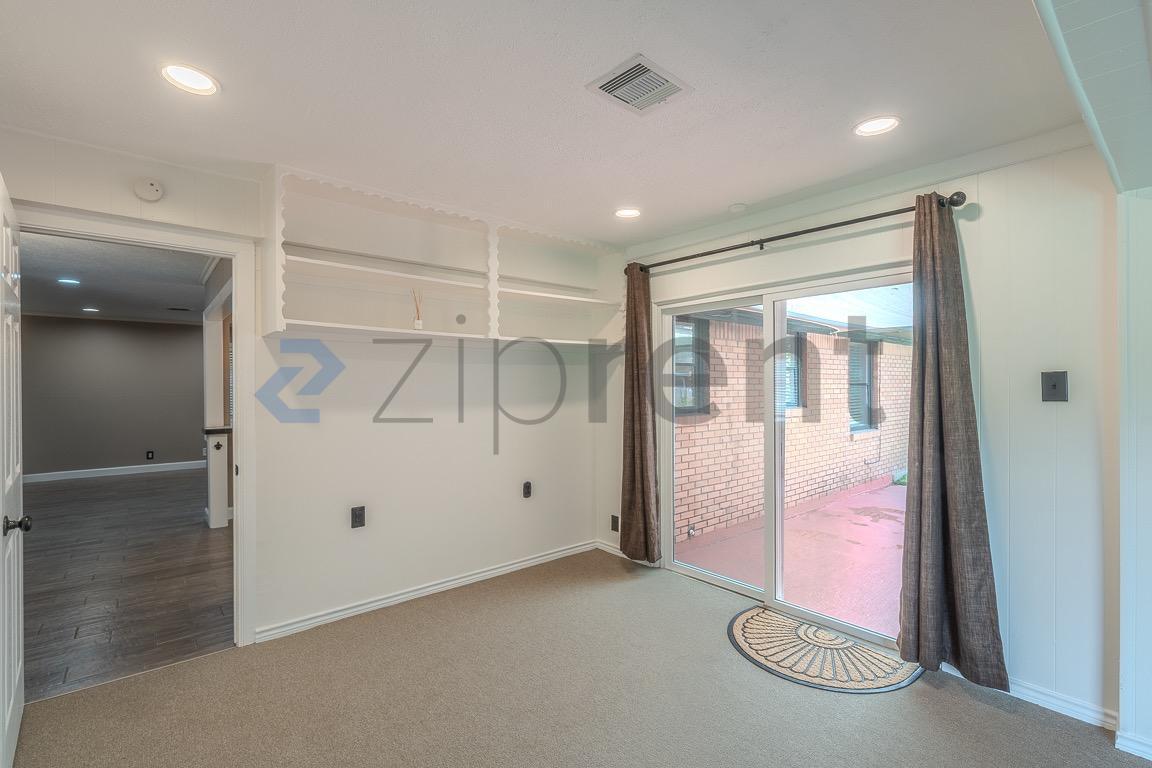 Building Photo - Unit