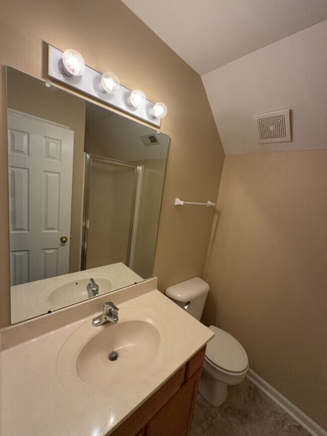 Building Photo - Beautiful 4 Bedroom, 3 Bath Home-211 Bethesda Ct.