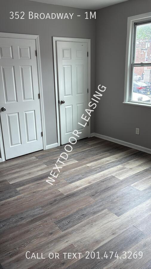 Building Photo - 352 Broadway-1M